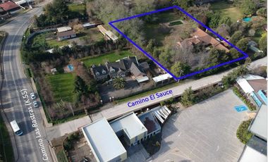 SE VENDE AMPLIA CASA AV. LAS RASTRAS.