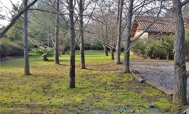 SE VENDE AMPLIA CASA AV. LAS RASTRAS.