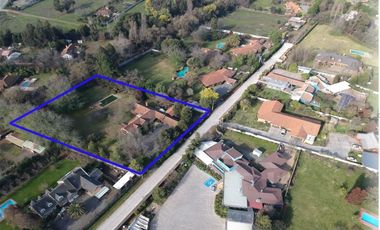 SE VENDE AMPLIA CASA AV. LAS RASTRAS.