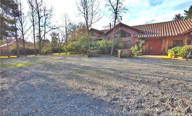 SE VENDE AMPLIA CASA AV. LAS RASTRAS.