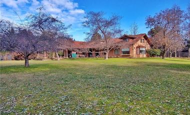 SE VENDE AMPLIA CASA AV. LAS RASTRAS.