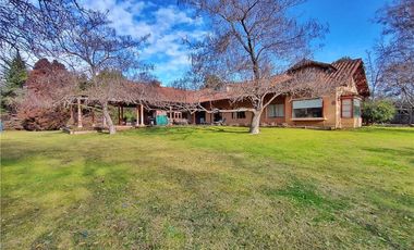 SE VENDE AMPLIA CASA AV. LAS RASTRAS.