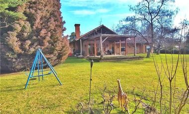 SE VENDE AMPLIA CASA AV. LAS RASTRAS.