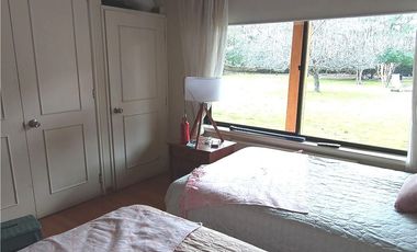 SE VENDE AMPLIA CASA AV. LAS RASTRAS.