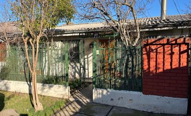 SE VENDE CASA 2 SUR N° 698 , CASA 25 TALCA