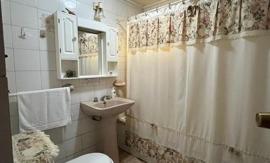 SE VENDE CASA 2 SUR N° 698 , CASA 25 TALCA