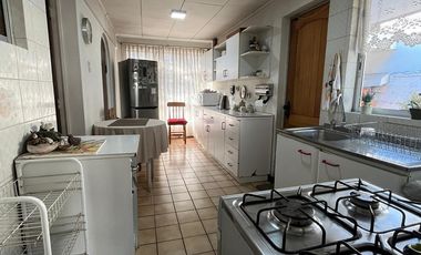 SE VENDE CASA 2 SUR N° 698 , CASA 25 TALCA