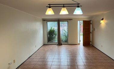 Se Vende Casa de 2 pisos en Alameda de Talca