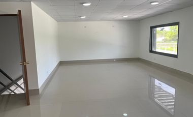 Se arriendan bodegas 510 m2, y 492 m2 como nuevas