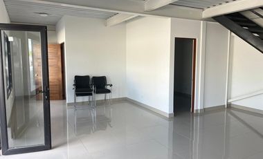 Se arriendan bodegas 510 m2, y 492 m2 como nuevas