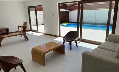 Se vende excelente casa en Parque San Valentin.