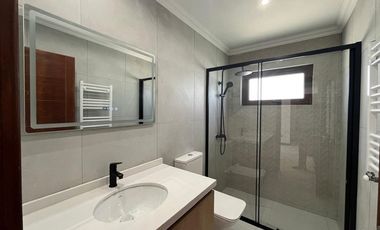 Se vende excelente casa en Parque San Valentin.