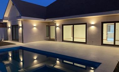 Se vende excelente casa en Parque San Valentin.