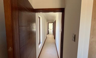 Se vende excelente casa en Parque San Valentin.