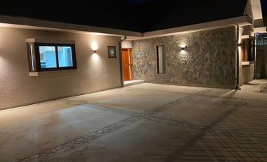 Se vende excelente casa en Parque San Valentin.