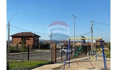 Se vende excelente casa en Parque San Valentin.