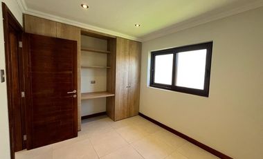 Se vende excelente casa en Parque San Valentin.