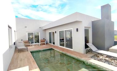 Casa en venta  de 5 ambientes  en Barrio Cerrado Villalobos de Hudson Berazategui