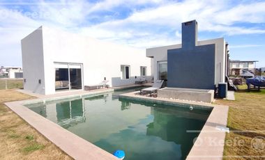 Casa en venta  de 5 ambientes  en Barrio Cerrado Villalobos de Hudson Berazategui