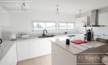 Casa en venta  de 5 ambientes  en Barrio Cerrado Villalobos de Hudson Berazategui