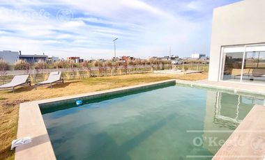 Casa en venta  de 5 ambientes  en Barrio Cerrado Villalobos de Hudson Berazategui