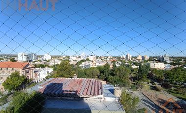 Venta Departamento 3 habitaciones + dos cocheras y bauleras sarmiento al 200