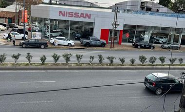 Excelente local/galpòn con losa en venta