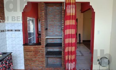 Casa en  esquina con gran parque Pueyrredon al 900