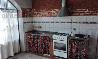 Casa en  esquina con gran parque Pueyrredon al 900