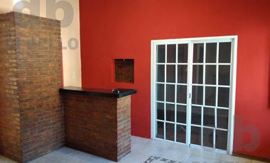 Casa en  esquina con gran parque Pueyrredon al 900