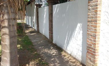 Casa en  esquina con gran parque Pueyrredon al 900