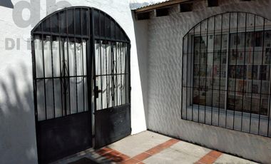 Casa en  esquina con gran parque Pueyrredon al 900