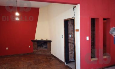 Casa en  esquina con gran parque Pueyrredon al 900