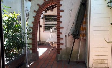 CASA 5 AMBIENTES CON 2 COCHERAS- BERAZATEGUI CENTRO