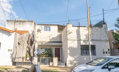 Venta PH 8 ambientes a Refaccionar, 2 plantas 4 dormitorios multifamiliar Villa Ballester