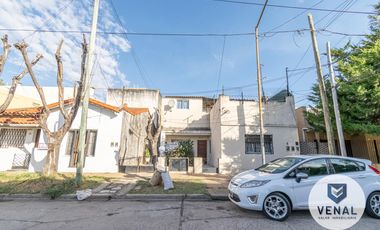 Venta PH 8 ambientes a Refaccionar, 2 plantas 4 dormitorios multifamiliar Villa Ballester