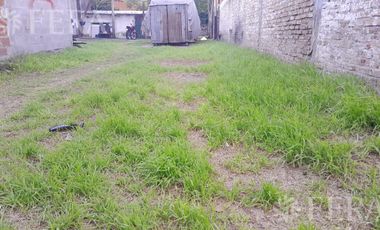 Venta de terreno con local  Wilde