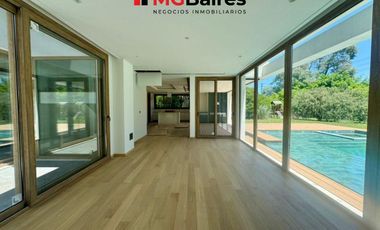 Casa a estrenar en venta en Saint Thomas Este-Oeste