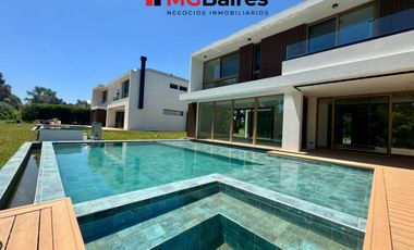 Casa a estrenar en venta en Saint Thomas Este-Oeste