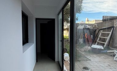 Rivadavia 563, entre Alem y Lisandro de la Torre, frenta a la Escuela 1