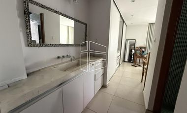 Venta - Casa de Nivel gerencial en Barrio Privado Jockey - C116