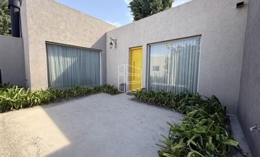 Venta - Casa de Nivel gerencial en Barrio Privado Jockey - C116