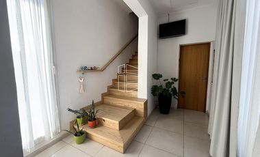 Venta - Casa de Nivel gerencial en Barrio Privado Jockey - C116