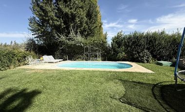 Venta - Casa de Nivel gerencial en Barrio Privado Jockey - C116