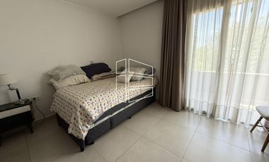 Venta - Casa de Nivel gerencial en Barrio Privado Jockey - C116