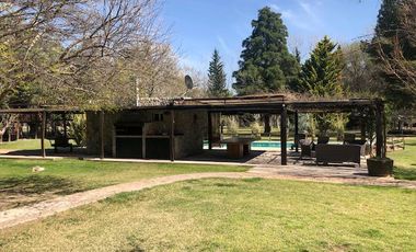 Casa rural con alma de finca. a 4 km de la capital. Mendoza. Rivadavia. terreno 8000 m2