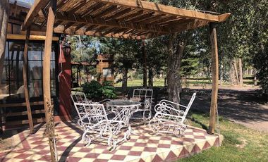 Casa rural con alma de finca. a 4 km de la capital. Mendoza. Rivadavia. terreno 8000 m2