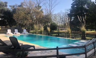 Casa rural con alma de finca. a 4 km de la capital. Mendoza. Rivadavia. terreno 8000 m2
