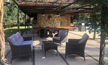 Casa rural con alma de finca. a 4 km de la capital. Mendoza. Rivadavia. terreno 8000 m2