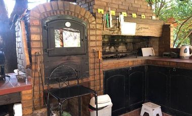 Casa rural con alma de finca. a 4 km de la capital. Mendoza. Rivadavia. terreno 8000 m2